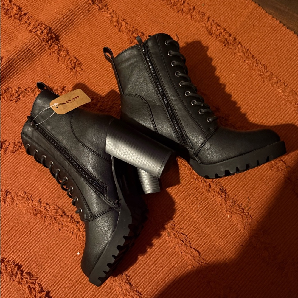 Savannah Black Heeled Boots